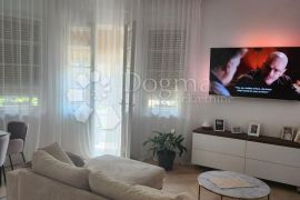 Luksuzan stan u centru grada dva balkona, Rijeka, Appartement