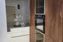 Luksuzan stan u centru grada dva balkona, Rijeka, Appartement