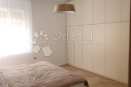 Luksuzan stan u centru grada dva balkona, Rijeka, Appartement