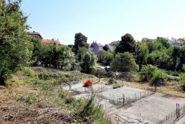 Zemljište s građevinskom dozvolom i započetom gradnjom, Zagreb, Arazi