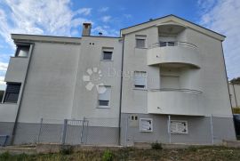 NEMOJTE OVO PROPUSTITI! Apartmanska kuća 30 metara od mora, Sveti Filip I Jakov, House