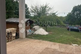 Kuća sa potencijalom na osami 3650 m2 okućnice, Vodnjan, Ev