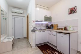 MALINSKA - 2 APARTMANA SA SJENICOM, Malinska-Dubašnica, Daire