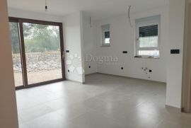 MALINSKA - DVA APARTMANA S OKUĆNICOM, Malinska-Dubašnica, Wohnung