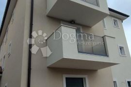 MALINSKA - DVA APARTMANA S OKUĆNICOM, Malinska-Dubašnica, Wohnung