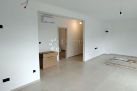 MALINSKA - DVA APARTMANA S OKUĆNICOM, Malinska-Dubašnica, Wohnung