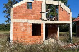 KUĆA U FAZI GRADNJE PODOŠTRA, Gospić - Okolica, Haus