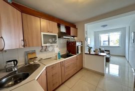 PRILIKA!!!! Njivice apartman 84m2 300m od mora, Omišalj, شقة