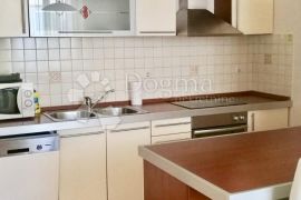 Prostrani stan s parkirnim mjestom, Rijeka, Appartement