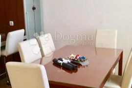 Prostrani stan s parkirnim mjestom, Rijeka, Appartement