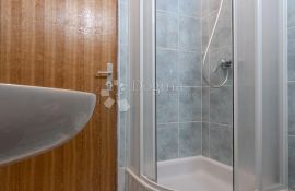 Apartmanska kuća sa 6 apartmana, Vir, Дом