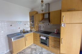 Apartmanska kuća sa velikom okućnicom, Makarska, House