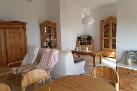 Apartmanska kuća sa velikom okućnicom, Makarska, House