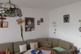 Apartmanska kuća sa velikom okućnicom, Makarska, House