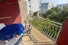 Apartmanska kuća sa velikom okućnicom, Makarska, House