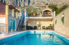 Kuća s 5 apartmana i bazenom te pogledom koji oduzima dah!, Makarska, Haus