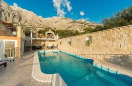 Kuća s 5 apartmana i bazenom te pogledom koji oduzima dah!, Makarska, Haus