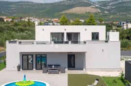 VILLA SA BAZENOM, Kaštela, House