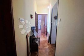 Prostran stran s velikim potencijalom, Pula, Appartement