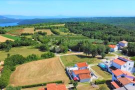 ČAROBNA KUĆA 2 KM OD MORA, NA RUBU SELA, Barban, House