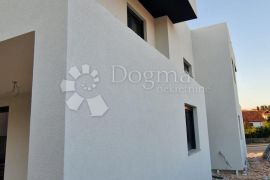 DVOSOBAN STAN S KROVNOM TERASOM, Zadar, Appartment