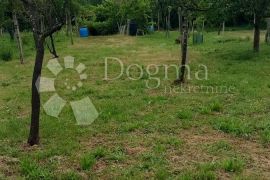 Vikend kućica s voćnjakom 516m2 kod Dugog Sela, Brckovljani, Terrain