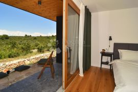 DUGI OTOK - MODERNA VILA 362 m2 BLIZU MORA, Sali, Famiglia