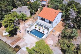 BARIĆ DRAGA PRVI RED DO MORA VILLA 300m2, Karlobag, Maison