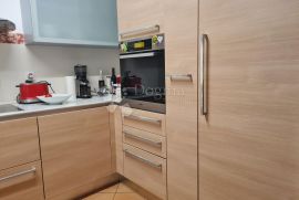 Predivna kuća sa apartmanima 300 m od mora, Medulin, Дом