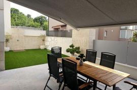 NJIVICE APARTMAN U PRIZEMLJU NA 100 M OD MORA, Omišalj, Kвартира