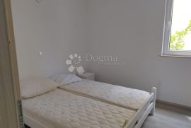 MALINSKA - APARTMANSKA KUĆA - 8 APARTMANA, Malinska-Dubašnica, بيت