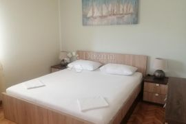 MURTER - APARTMANSKA KUĆA 500m OD MORA, Murter, Ev