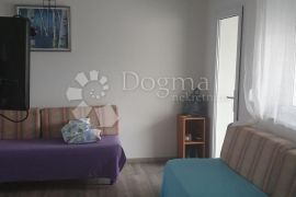 Stan u prizemlju kuće sa dvorištem u centru Ogulina, Ogulin, Apartamento