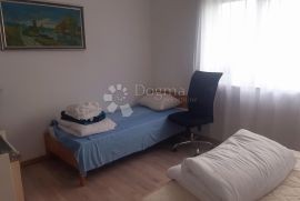 Stan u prizemlju kuće sa dvorištem u centru Ogulina, Ogulin, Apartamento