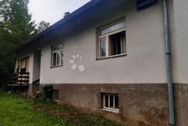 Kuća sa velikom okućnicom u Vrbovskom, Vrbovsko, Casa