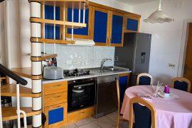 MALINSKA - DVOETAŽNI APARTMAN BLIZU MORA, Malinska-Dubašnica, Appartment