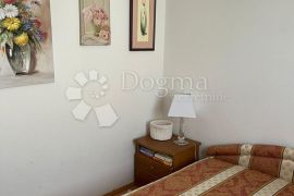 MALINSKA - DVOETAŽNI APARTMAN BLIZU MORA, Malinska-Dubašnica, Appartment