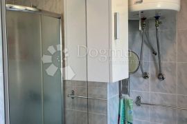 MALINSKA - DVOETAŽNI APARTMAN BLIZU MORA, Malinska-Dubašnica, Appartment