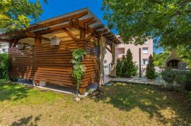 MALINSKA - APARTMAN S VELIKOM OKUĆNICOM, Malinska-Dubašnica, شقة