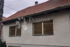 KUĆA ZA RENOVACIJU TURČIN, Gornji Kneginec, House