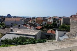 VODICE, apartmanska kuća sa panoramskim pogledom na more, Vodice, Дом