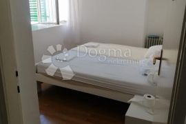 VODICE, apartmanska kuća sa panoramskim pogledom na more, Vodice, Дом