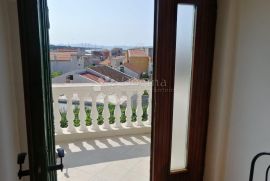 VODICE, apartmanska kuća sa panoramskim pogledom na more, Vodice, Дом