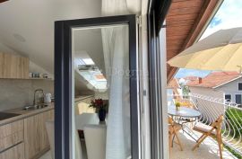 VODICE ATRAKTIVNA APARTMANSKA KUĆA BLIZ MORA, Vodice, Дом