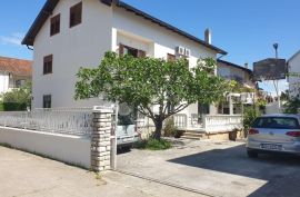 VODICE ATRAKTIVNA APARTMANSKA KUĆA BLIZ MORA, Vodice, Famiglia