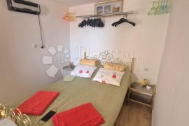 JADRANOVO - SAMOSTOJEĆA KUĆA - TRI APP - PRIVATNOST - PARKING!, Crikvenica, Casa