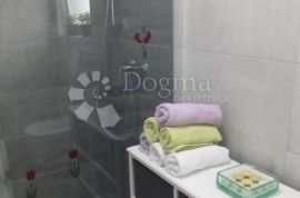 Apartman sa privatnim bazenom i dvorištem od 213m2, Dobrinj, Appartement