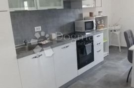 Apartman sa privatnim bazenom i dvorištem od 213m2, Dobrinj, Appartement