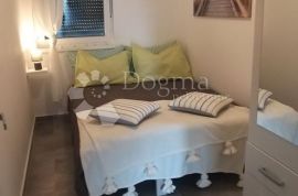 Apartman sa privatnim bazenom i dvorištem od 213m2, Dobrinj, Appartement