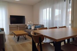 MODERNI VELIKI APARTMAN - MALINSKA - 350M OD MORA, Malinska-Dubašnica, Apartamento